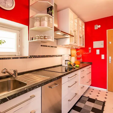 Knopf Apartment *